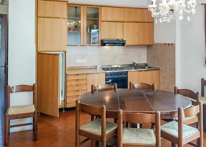 Апартаменты 3 Bedroom Lovely In